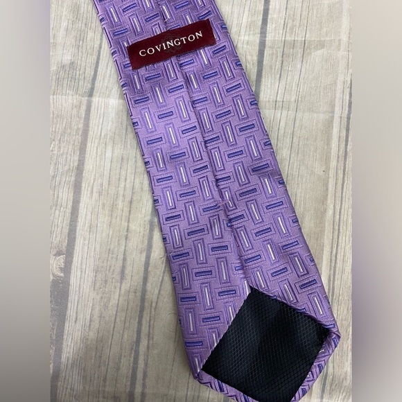 Covington Purple Geometric Mens 61” Long 3 1/2” Wide Silk Necktie - Picture 4 of 6